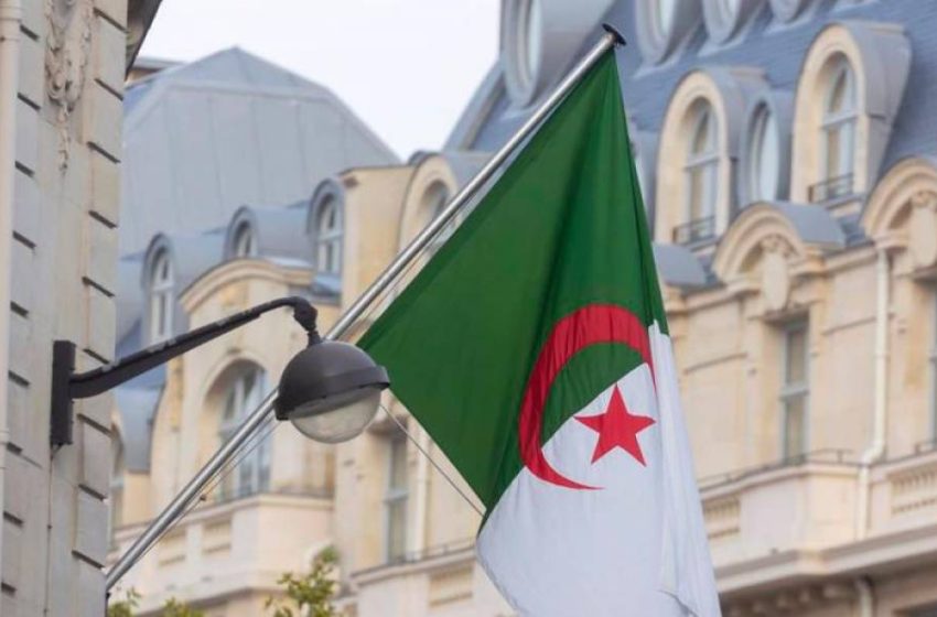  Argelia amenaza con romper el contrato de gas con España