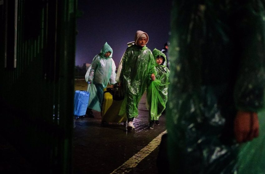  Más de 1.400 personas evacuadas por tres corredores humanitarios en Ucrania en las últimas 24 horas