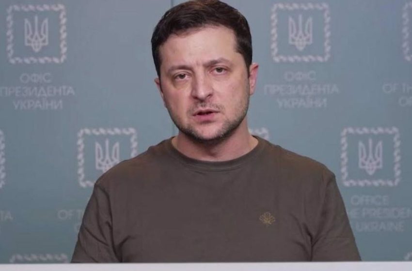  Zelenski acusa a las tropas rusas de esconder minas «incluso en los cadáveres» en su retirada