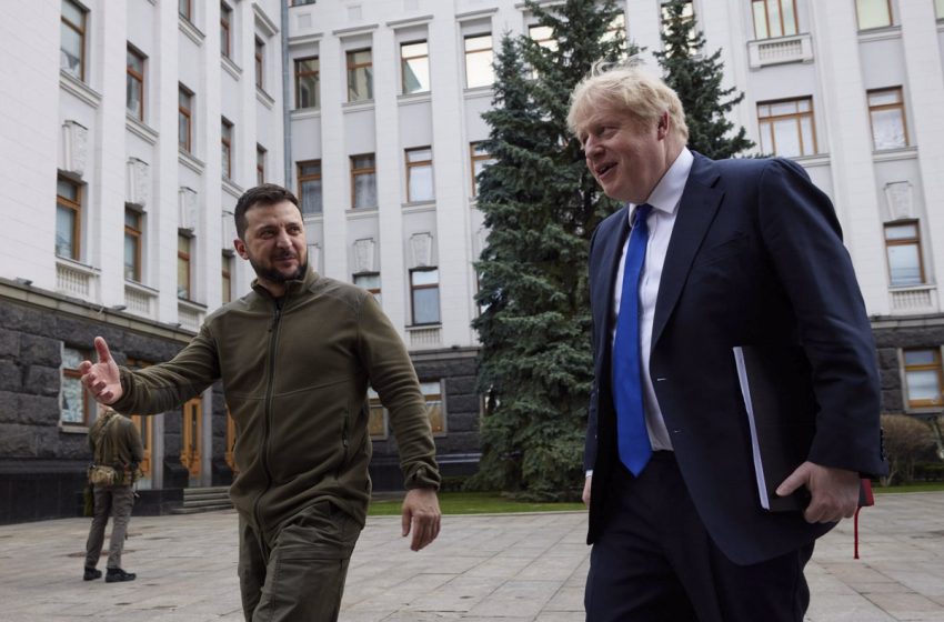  Boris Johnson se reúne por sorpresa con Zelenski en Kiev como gesto de respaldo al Gobierno ucraniano