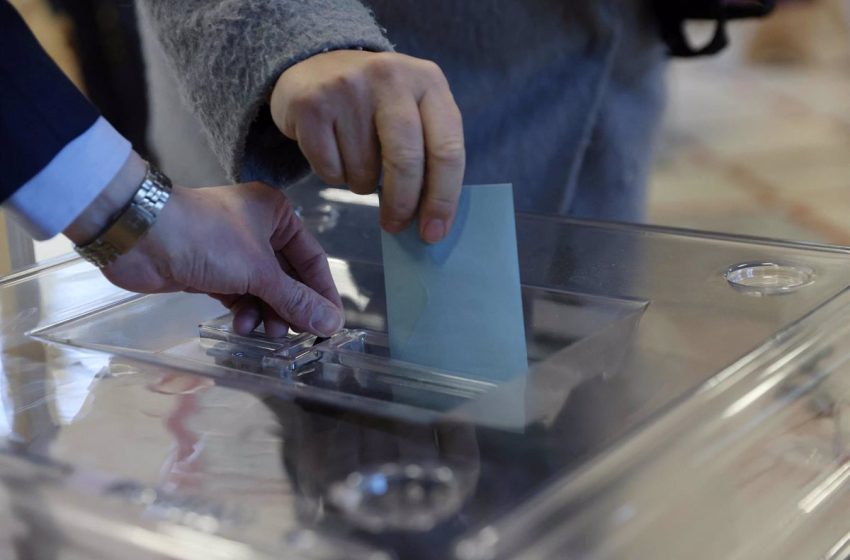  Francia registra a mediodía una participación del 25,48 por ciento en la primera vuelta de las presidenciales