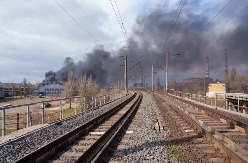  Al menos cinco muertos en un ataque ruso contra una estación de tren en el oeste de Ucrania