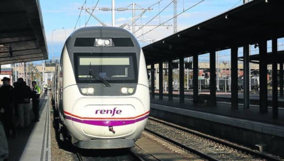  Renfe aumenta la seguridad de sus trenes instalando 600 desfibriladores