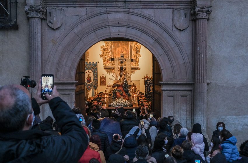  La lluvia impide la primera procesión de Semana Santa en Salamanca