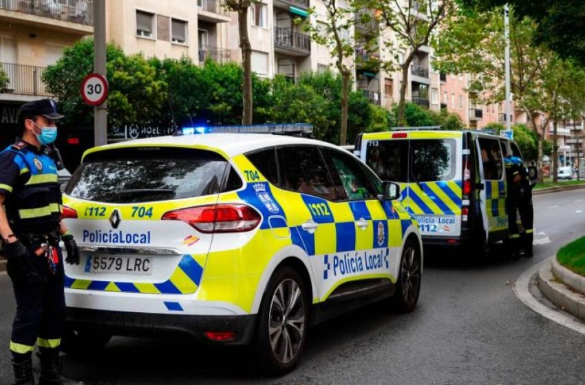  La Policía local identifica a un individuo mientras ‘toreaba’ a los coches en la avenida de Portugal