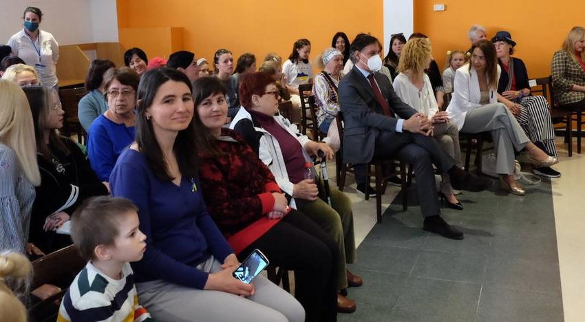  El alcalde de Salamanca traslada el compromiso de la ciudad con los refugiados ucranianos