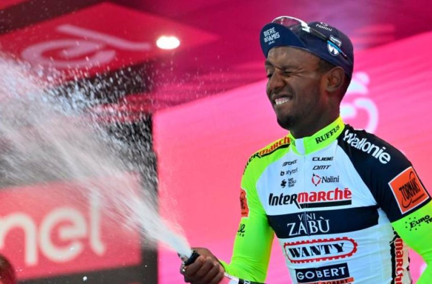  La desafortunada celebración que podría hacer abandonar al ganador de etapa del Giro