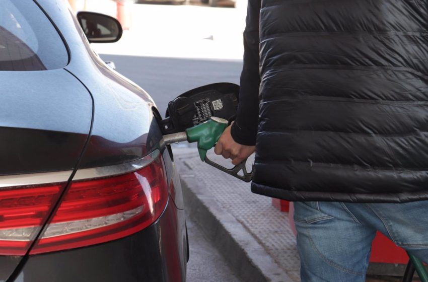  Gasolineros denuncian estar «al borde del cierre» por no haber cobrado los adelantos por bonificación de los carburantes