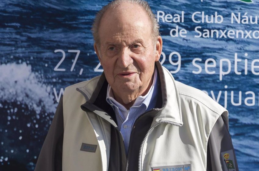  El rey Juan Carlos I aterriza en Vigo tras casi dos años fuera de España