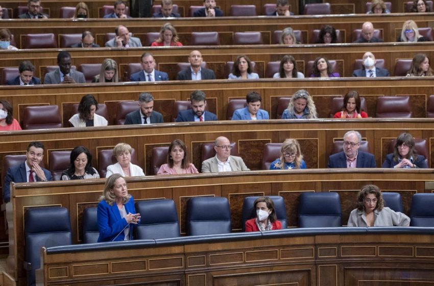  La abstención del PP permite aprobar la Ley Audiovisual con la definición de productor independiente del PSOE