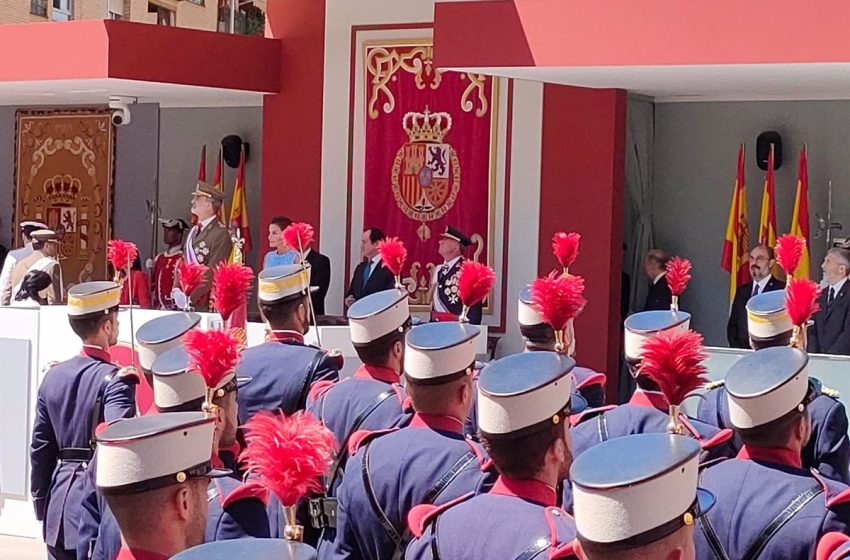  Huesca se vuelca con las Fuerzas Armadas en un multitudinario desfile
