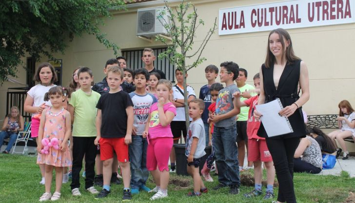  Los niños de Mozárbez plantan 30 árboles por Europa