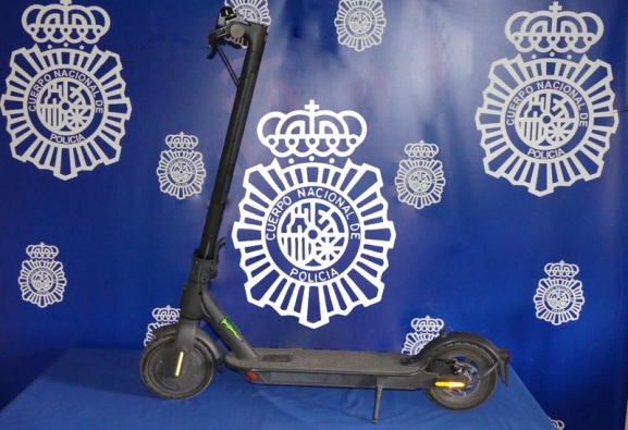  Patadas, puñetazos y amenazas de muerte para robar un patinete eléctrico en Salamanca