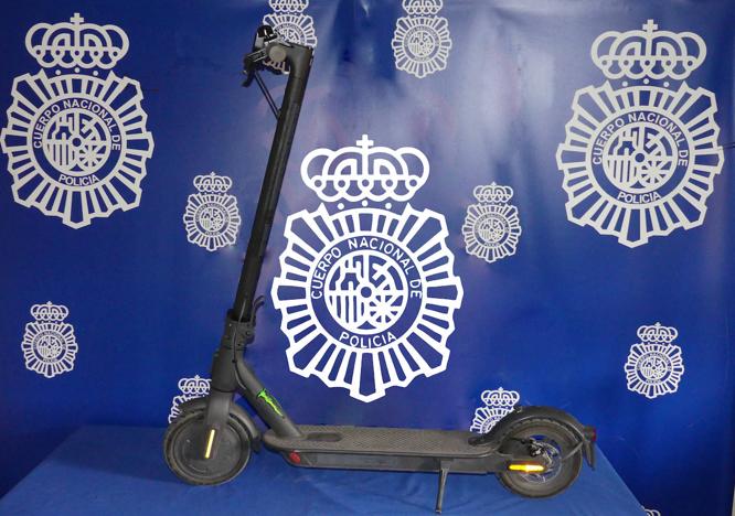  Detenidos tres jóvenes por la sustracción con violencia de un patinete eléctrico en Salamanca