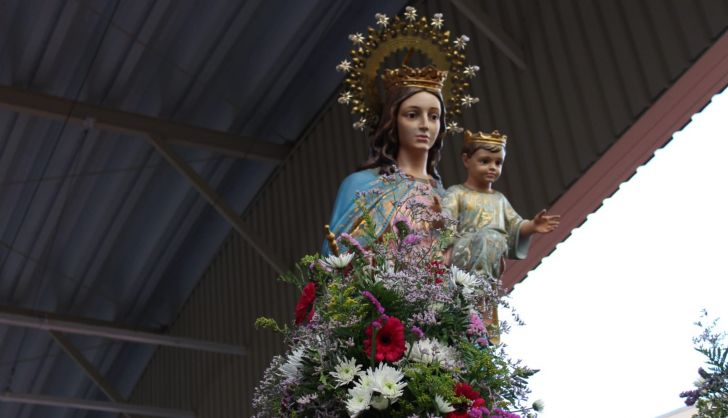  María Auxiliadora sale en procesión para conmemorar las fiestas en su honor
