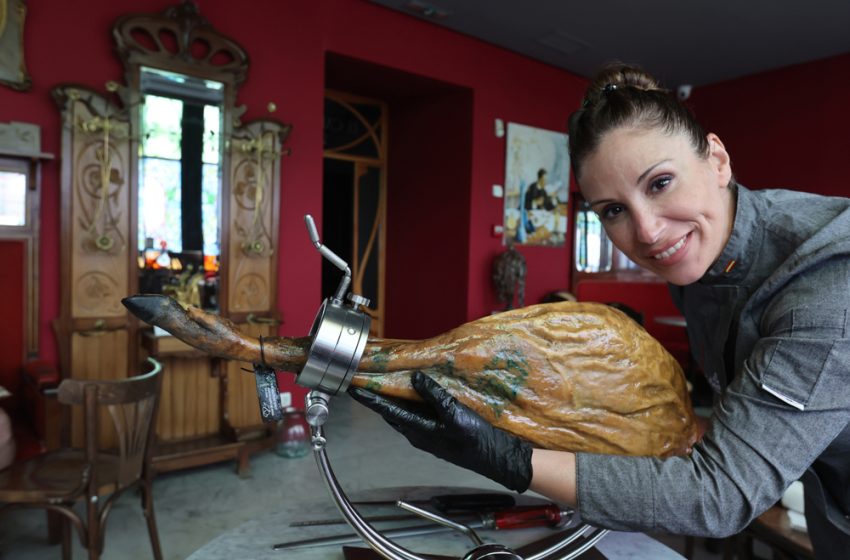  “Ver a un extranjero comiendo jamón por primera, no tiene precio”. Silvia Andrada, cortadora de jamón profesional