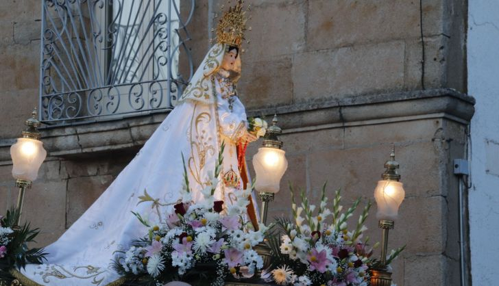  Los vecinos de Tejares honran a su Virgen de la Salud