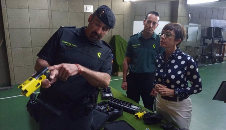  La Guardia Civil ya presta servicio con las 150 nuevas pistolas táser adquiridas