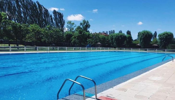  Las piscinas de Santa Marta abren este sábado al público y ofertan de nuevo los cursos de iniciación y perfeccionamiento para niños