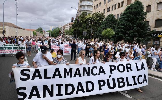 La Plataforma para la Defensa de la Sanidad Pública de Salamanca convoca una nueva marea blanca para denunciar la situación de la sanidad en la provincia.