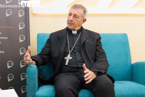  «Cada vez somos menos fieles en las iglesias y más mayores», reconoce el nuevo obispo de Salamanca