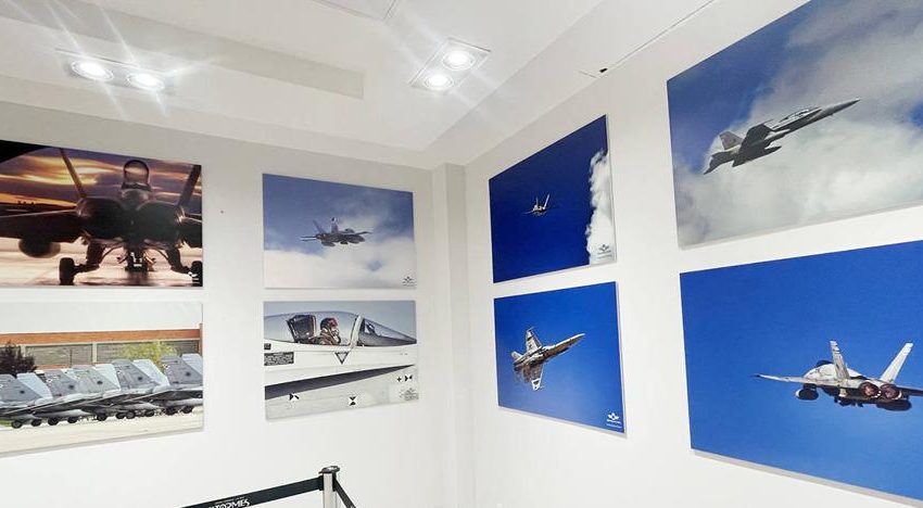  El Tormes acoge una exposición de fotografías de aviones F-18, la Fuerza Aérea de Combate en España