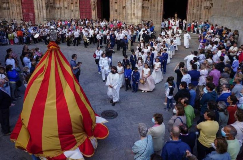  Salamanca acoge la tradicional procesión del Corpus Christi