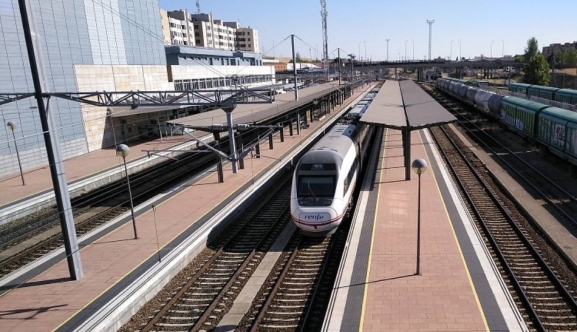  Salamanca recupera trenes a Valladolid-Palencia y habrá 16 nuevos servicios semanales