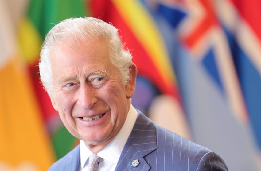  El príncipe Carlos de Inglaterra aceptó bolsas llenas de dinero como donación del ex primer ministro qatarí