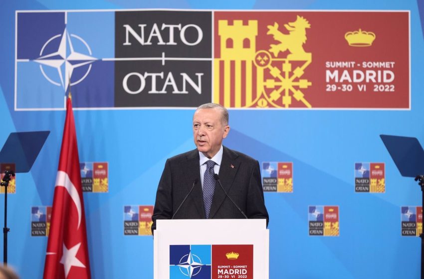  Erdogan amenaza con frenar la entrada de Suecia y Finlandia en la OTAN si no cumplen sus «promesas
