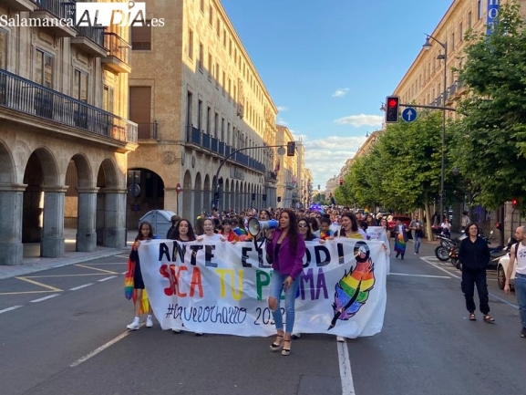  El Orgullo Charro LGTBI+ recorre las calles de Salamanca: ‘Ante el odio, saca tu pluma’