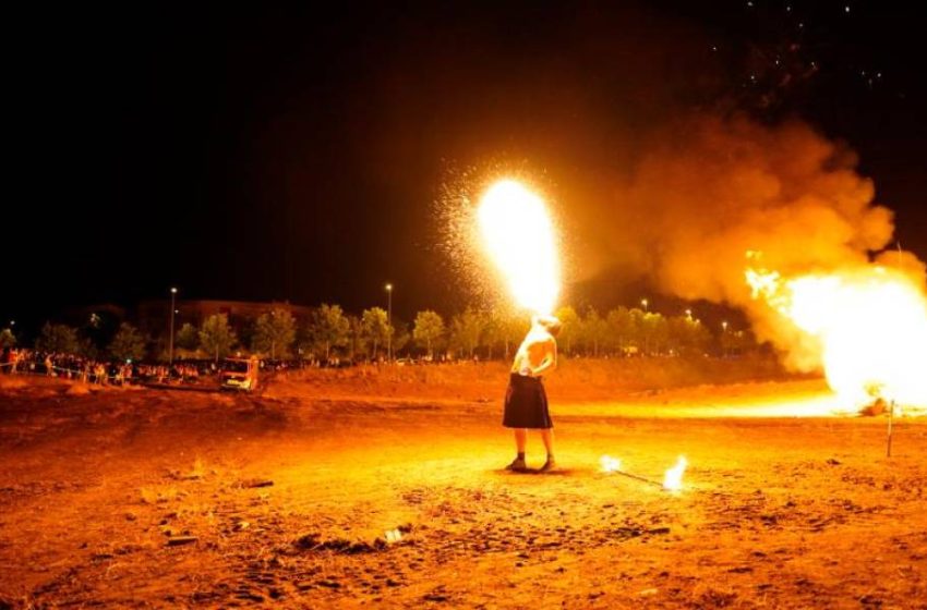  El fuego de la gran hoguera del Zurguén vuelve a Salamanca tras dos años de ausencia