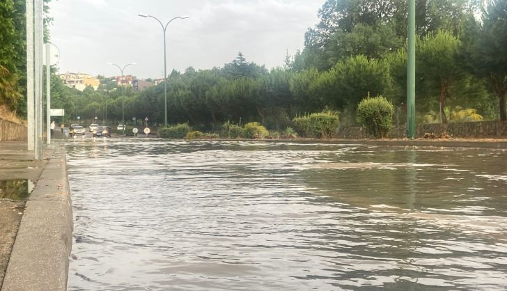  VÍDEO | Emergencias recibe medio centenar de llamadas en 45 minutos por la fuerte tormenta en Salamanca y Villamayor