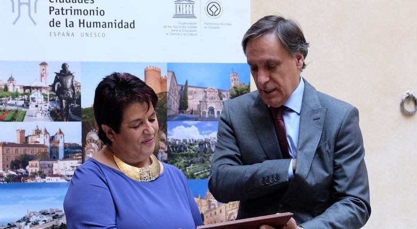  El Grupo de Ciudades Patrimonio reconoce la labor de la exalcaldesa de Segovia Clara Luquero
