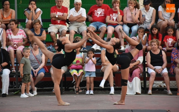  Una exhibición de gimnasia rítmica pone el broche a las fiestas del Barrio Nuevo