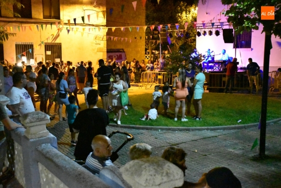  Gran animación en el concierto de Akay Flamenco en el barrio de San Andrés
