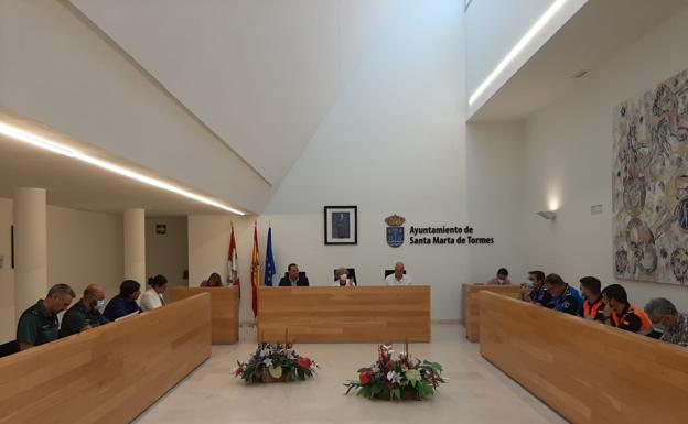 Un momento de la reunión en el Ayuntamiento de Santa Marta.