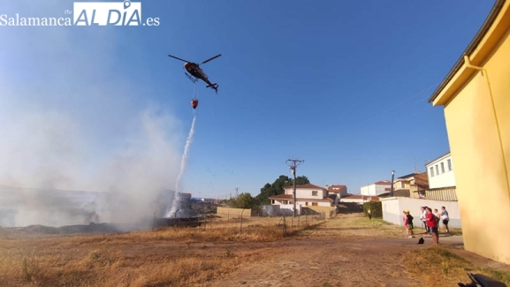  Los bomberos de Guijuelo sofocan un incendio en la zona periurbana