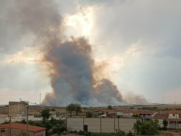  Los rayos provocan un incendio forestal en las cercanías de Saelices el Chico