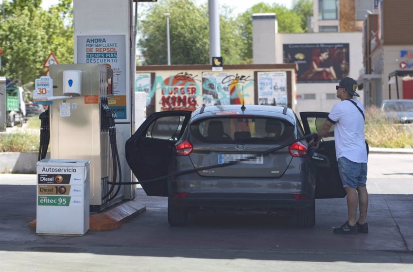  El precio de la gasolina y del diésel baja de nuevo esta semana, aunque sigue por encima de los 2 euros