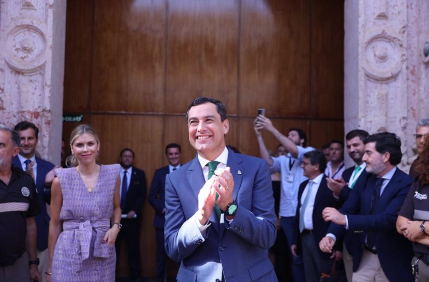  Moreno, investido presidente de la Junta de la XII Legislatura con la mayoría absoluta del PP y la abstención de Vox