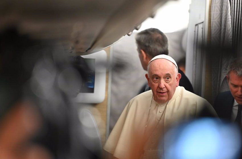  El Papa no descarta su renuncia: «La puerta está abierta. Es una opción muy normal»