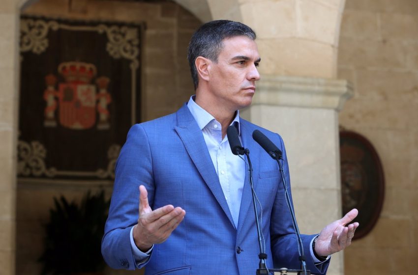 Sánchez critica el «comportamiento egoísta y unilateral» de Ayuso y le pide que se sume a la «solidaridad» de Europa