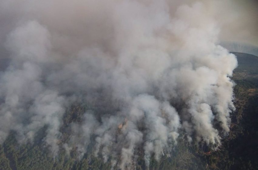  El humo dificulta la actuación de medios aéreos en el incendio de Santa Cruz del Valle, con indicios de ser intencionado