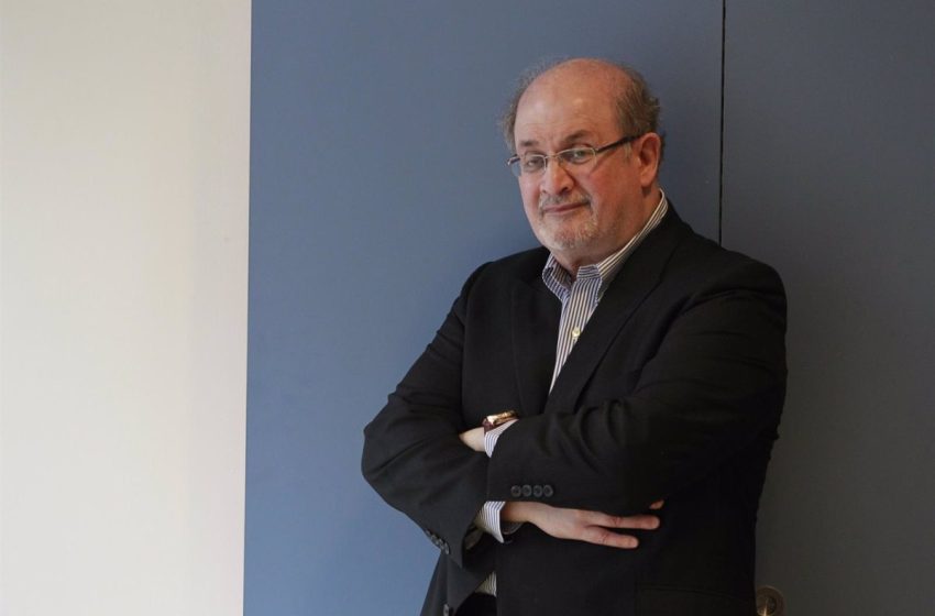  Hospitalizado el escritor Salman Rushdie tras ser apuñalado durante una presentación en Nueva York