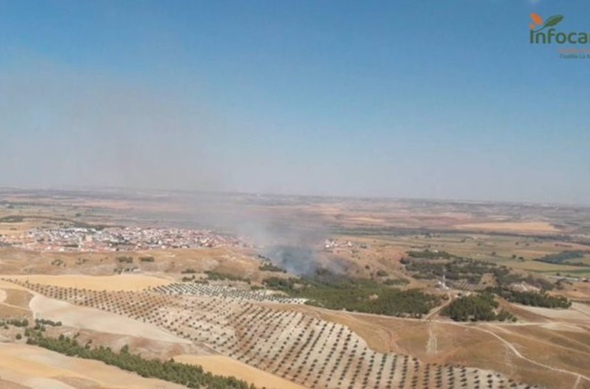  Una decena de medios, cuatro aéreos, trabajan en la extinción del fuego declarado en Añover de Tajo