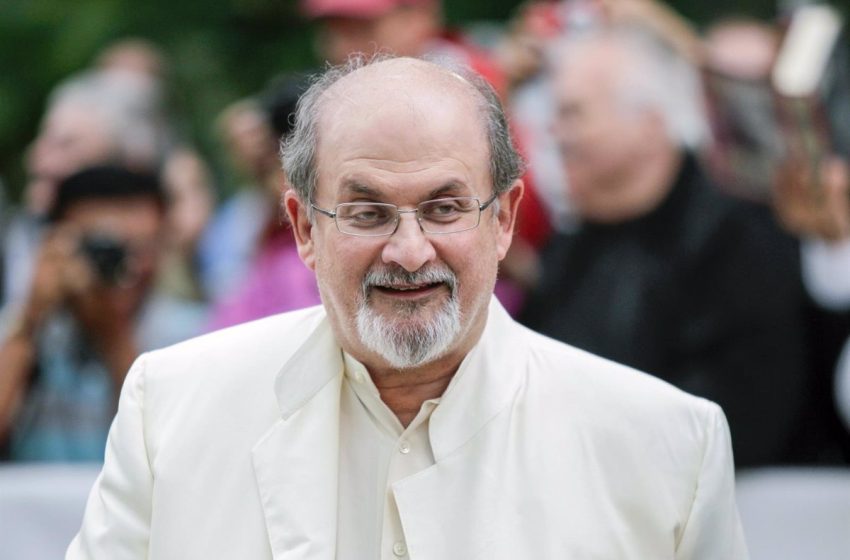  Irán niega cualquier relación con el ataque a Rushdie, a quien acusa de «insultar» al islam