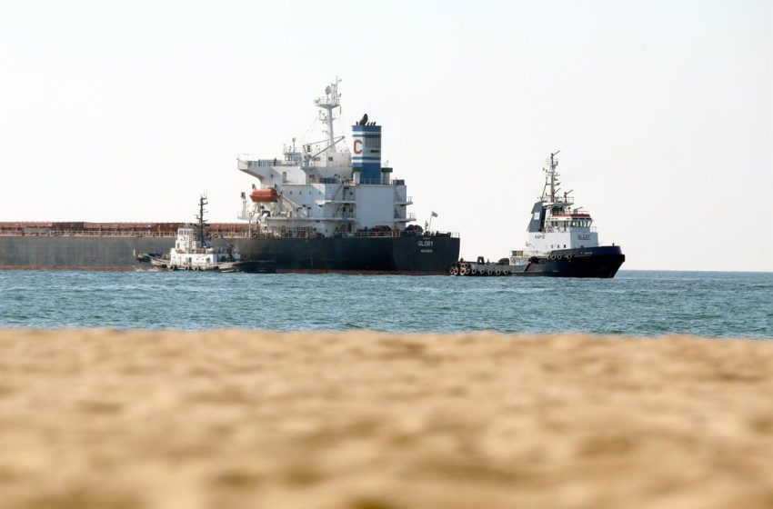  Un barco con 23.000 toneladas de grano de la ONU parte de Ucrania hacia el Cuerno de África