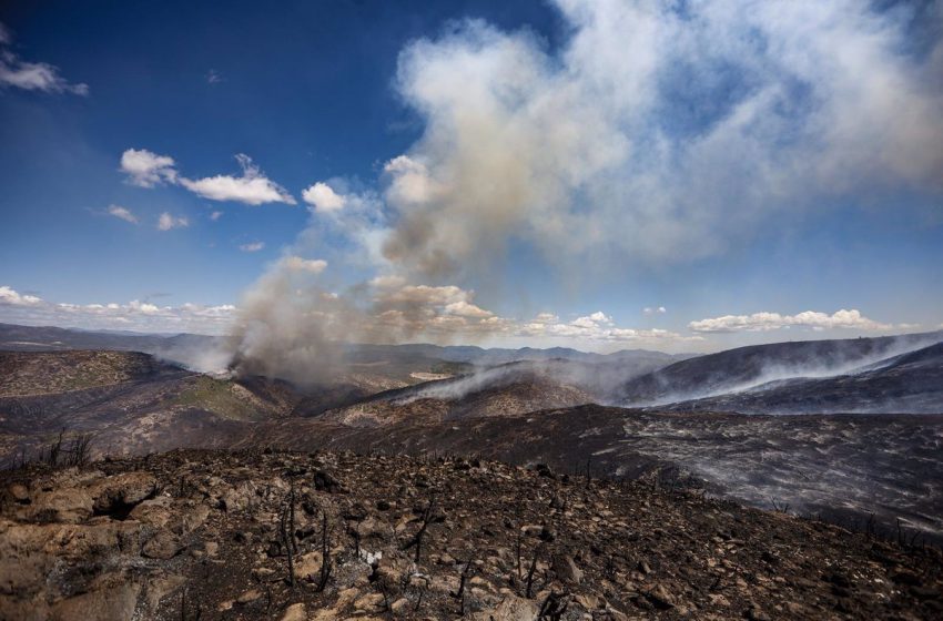  El incendio de Bejís afecta ya a 19.000 hectáreas y se ensaña con la zona de la Cueva Santa