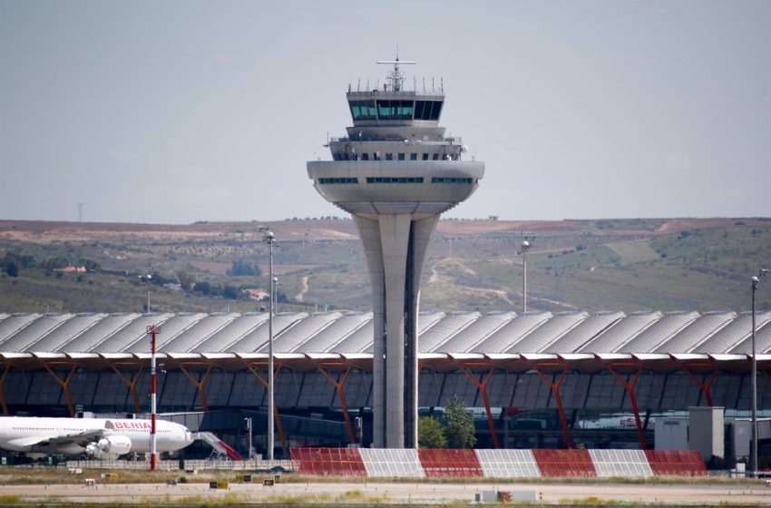  El Aeropuerto de Barajas recupera su actividad tras registrar desvíos y demoras por la presencia de drones en la zona